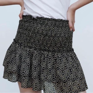 Zara kjol - Helt ny volangkjol från zara, prislapp kvar 🧡