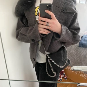 Stella McCartney väska - Säljer min fina Stella McCartney väska i perfekt skick! Så fin och passar till allt, kvitto finns. Köpt för 6200💞skriv privat vid intresse
