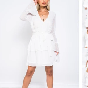 Vit klänning - Säljer denna superfina vita klänningen i nyskick som jag endast använt 1 gång. Superfin till studenten💕Storlek xs men passar S-M, den är lös & knyts i midjan. Köpt för 400. Vid intresse skickar jag egna bilder 🌸