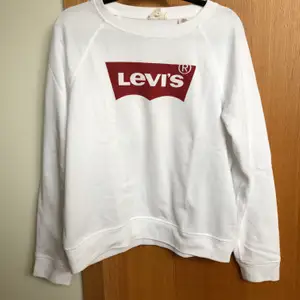 Levi's sweatshirt i bra skick. Vid intresse buda i kommentarerna. Köparen står för frakten.
