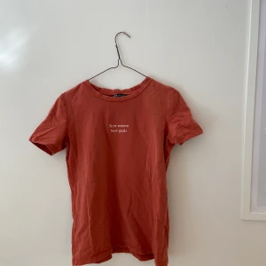 T-shirt  - Fin kvalitet! Köpare står för frakt 