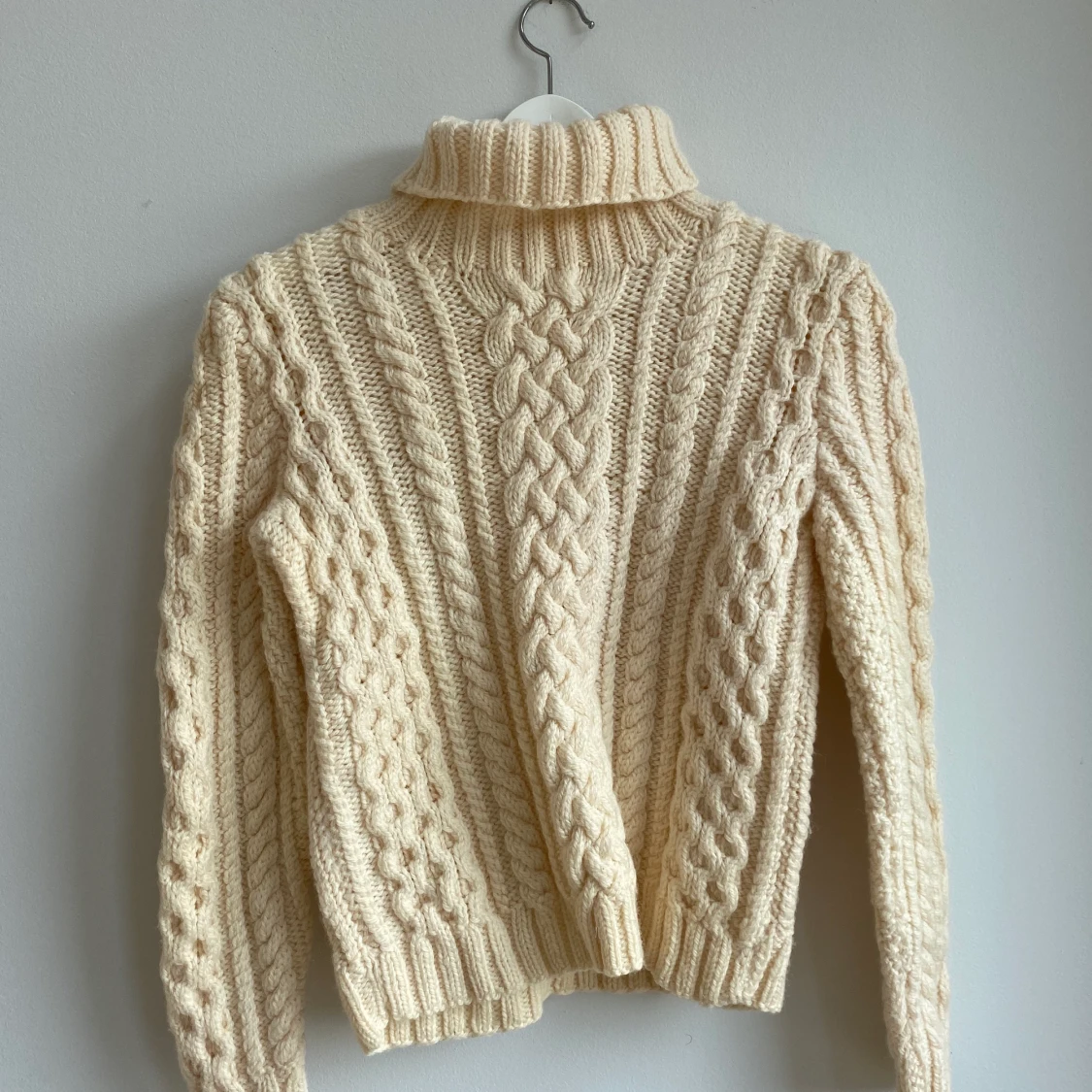 Stickad tröja i isländskt ull