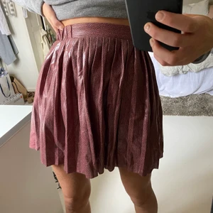 Zara kjol - Kjol från Zara, aldrig använd. Barnstorlek 13-14 men passar någon som har storlek 34! 