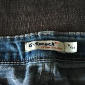 Jeans storlek 38 - Låga jeans har endast använts ett par 10 gånger. Nypris 550 kronor. Vidfler intresserade säljs byxorna till högsta bud eller köps direkt för 250 kronor. 45 kronor för frakt