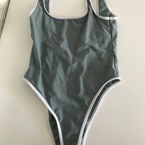 Baddräkt från nakd  - Endast använd 1 gång säljes pga för liten för mig :( färgen är lite ljusare i verkligheten💕 nypris ca300