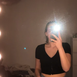 Crop-top  - Svart Crop-top, stl S, 25kr+frakt (ni betalar)