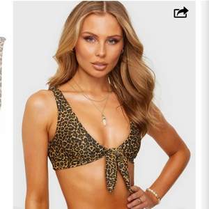 Leopard mönstrad bikinitopp från Nelly använd 1 gång förra sommaren. I storlek XS.