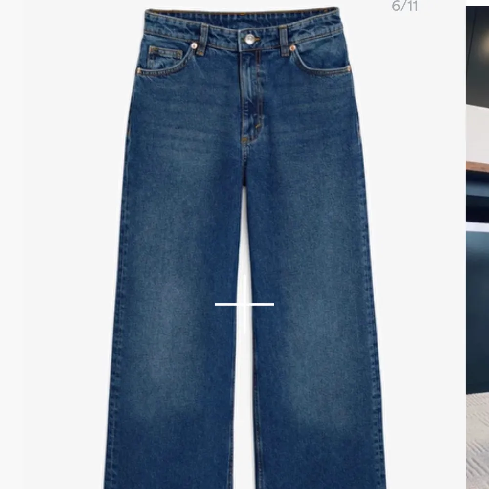 Mörkblåa Yoko jeans i storlek 36, använda fåtal gånger. Uppsydda någon cm då de va för långa. Är 160 och dom går ner till marken.. Jeans & Byxor.