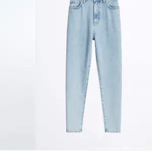 Jättefina mom jeans från Gina tricot som inte kommer till anvädning, använda fåtal gånger så i fint skick. Skulle säga att storlekarna är ganska små.