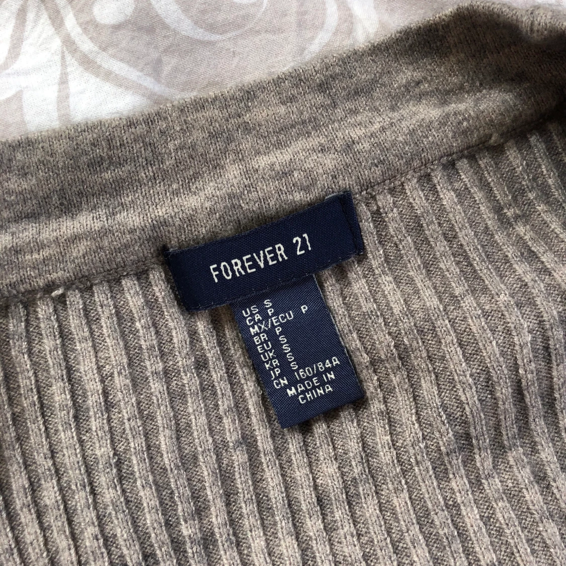 Mysig v-ringad tröja  - 90