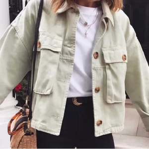 Jeans jacka - En jätte snygg jeans jacka från zara i fint skick, köpare står för frakt