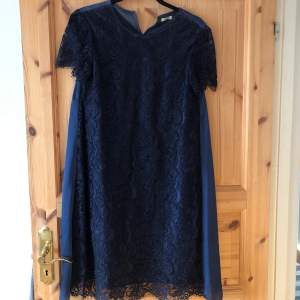 Väldigt fin blå klänning från Ida Sjöstedt. Endast provat men aldrig fått tillfälle att använda den. Storlek 38. Skriv vid intresse🥰