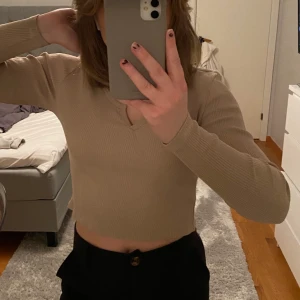 Tröja - Superfin tröja från Gina Tricot. Använd endast 1 gång!