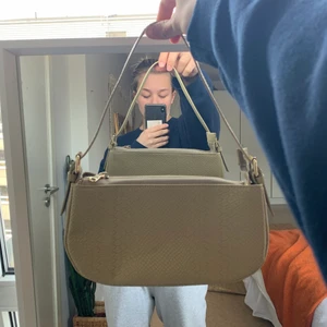 Baguette bag - Säljer en av bianca ignrossos desginade väskor. Super fint skick, aldrig använd. Pris kan diskuteras.