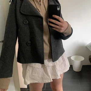 Jacka från hm - Så snygg grå jacka från hm, storlek 34