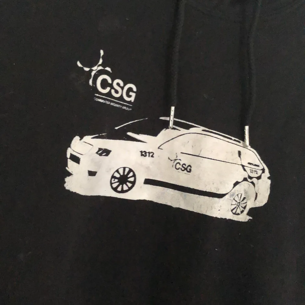 Snygg csg hoodie finns ba några stycken. Tröjor & Koftor.