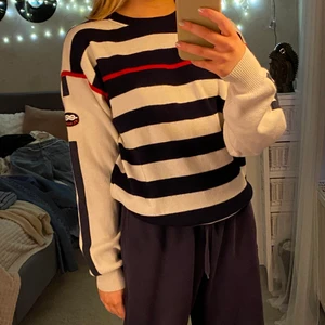 Långärmad mönstrad tröja - Mönstrad tröja med långa ärmar. Storlek M