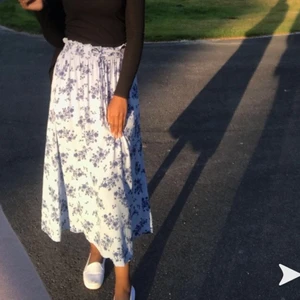 Sommar kjol - Midskirt perfekt till sommaren. 