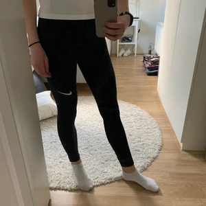 Nike PRO tights - Ett par tights från Nike i storlek L i juniorstorlek motsvarar st 158 ungefär. Köparen står för frakt