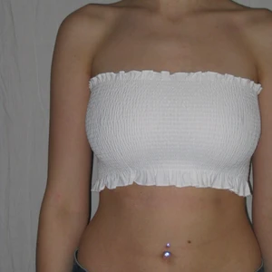 Topp - Jättesöt!! Använt fåtal gånger. Passar st xs/s! Köparen står själv för frakt eller så möts vi upp i Sthlm🌹