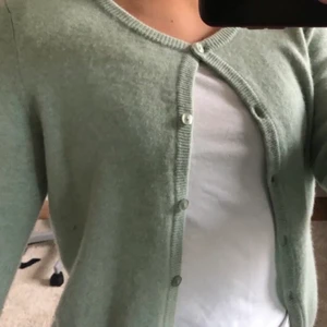 Kashmir kofta - Ljusgrön kofta i 100% Kashmir passar Xs-S