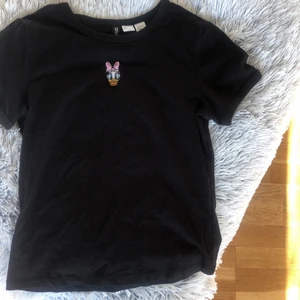 Tshirt - Jättesöt tshirt från H&M. Frakt tillkommer. Skriv till mig privat om du är intresserad :)