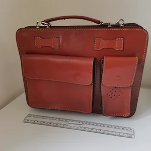 Briefcase leather  - Leather briefcase in really good shape. Pick up at aspudden 