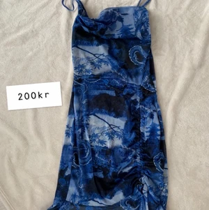 PLT Klänning - Blå söt klänning från PrettyLittleThing, storlek UK10, (svensk strl 38) skulle säga S/M.