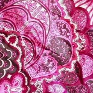 Sidensjal cream - Fyrkantig sjal i siden från cream .