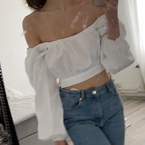 Blus - Så fin blus säljes! Näst intill oanvänd, köparen står för frakten!