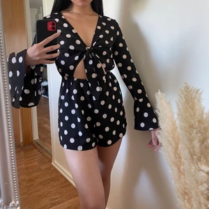 Playsuit strl 34 - Playsuit är från Boohoo. Använd en gång endast!