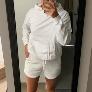 Mjukisset i vitt - Shorts S och tröja M🤍🤍