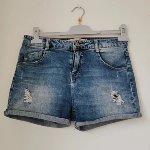 Short zara  - Short zara jeans low waist. Pick up at aspudden. 