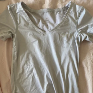 Aimn t-shirte - jättefin u ringad aimn t-shirt, använd ett fåtal gånger och är i fint skick😊