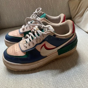 Nike Air Force Limited - Skynda! Mina favvodojjer som jag tyvärr måste lämna :) limited collection och superpoppis 😎 size 38