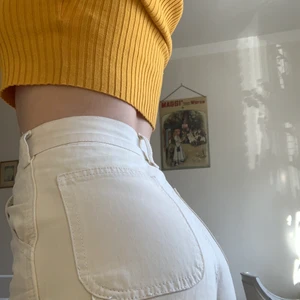 Supersöta Jane cargo pants i nyskick! Säljer då de tyvärr inte passar:(  - Brandy Säljer ju bara one-size, detta passar någon i storlek S.