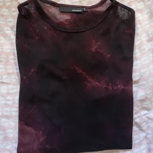 Skitcool meshtröja - Meshtröja i storlek S från gamla H&M. Hör av er om ni vill ha fler bilder, skickar privat då 💜🤍nästan aldrig använd så i bra skick!