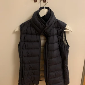 Parajumper väst - Storlek XS på denna parajumper dam väst, väldigt fint skick! 