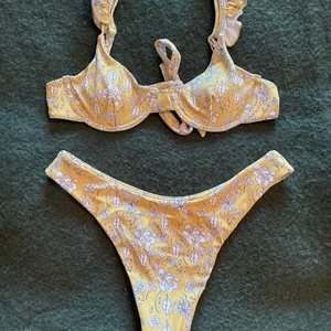 Bikini - Supersöt bikini från Shein! S i båda delar, finns inget trosskydd men den är aldrig använd.