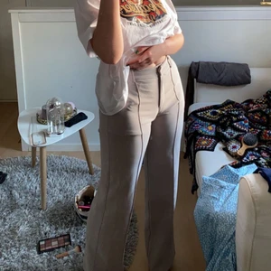 Byxor - Säljer mina favoritbyxor som tyvärr nu under vintern blivit för små för mig. Är i strl S/36 och passade mig när jag var 36 men också 38! Jag är 170! ❤️❤️ köpare står för frakten. Pris:150kr