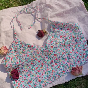 Handsydd topp - Jättesöt till sommaren! Knyts runt halsen och bakom ryggen🥰