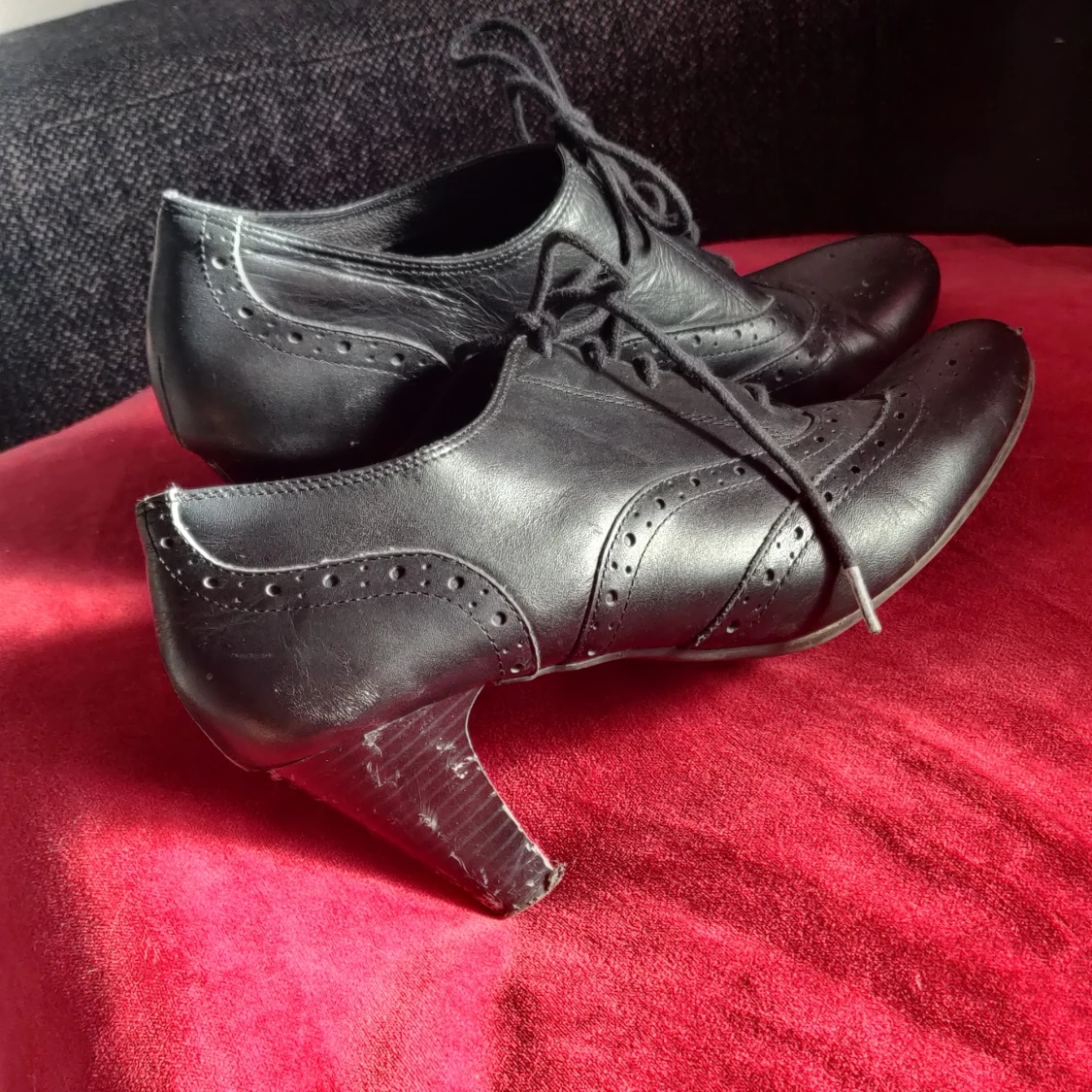 Snörskor med klack, storlek 40 - 90