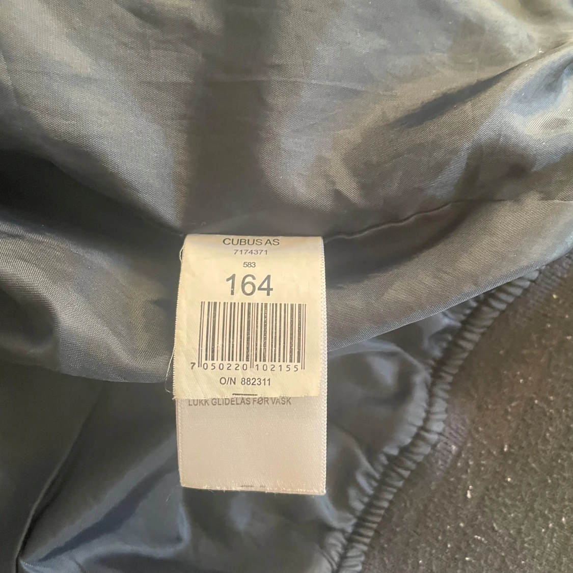 Svart bomberjacka från Cubus - 3