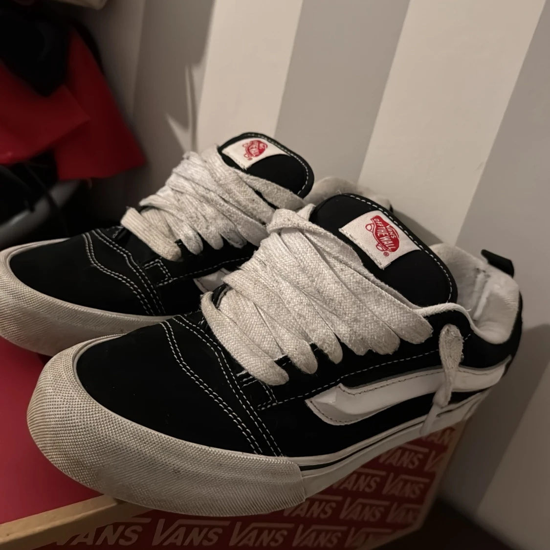 Svarta och vita sneakers från Vans - 2