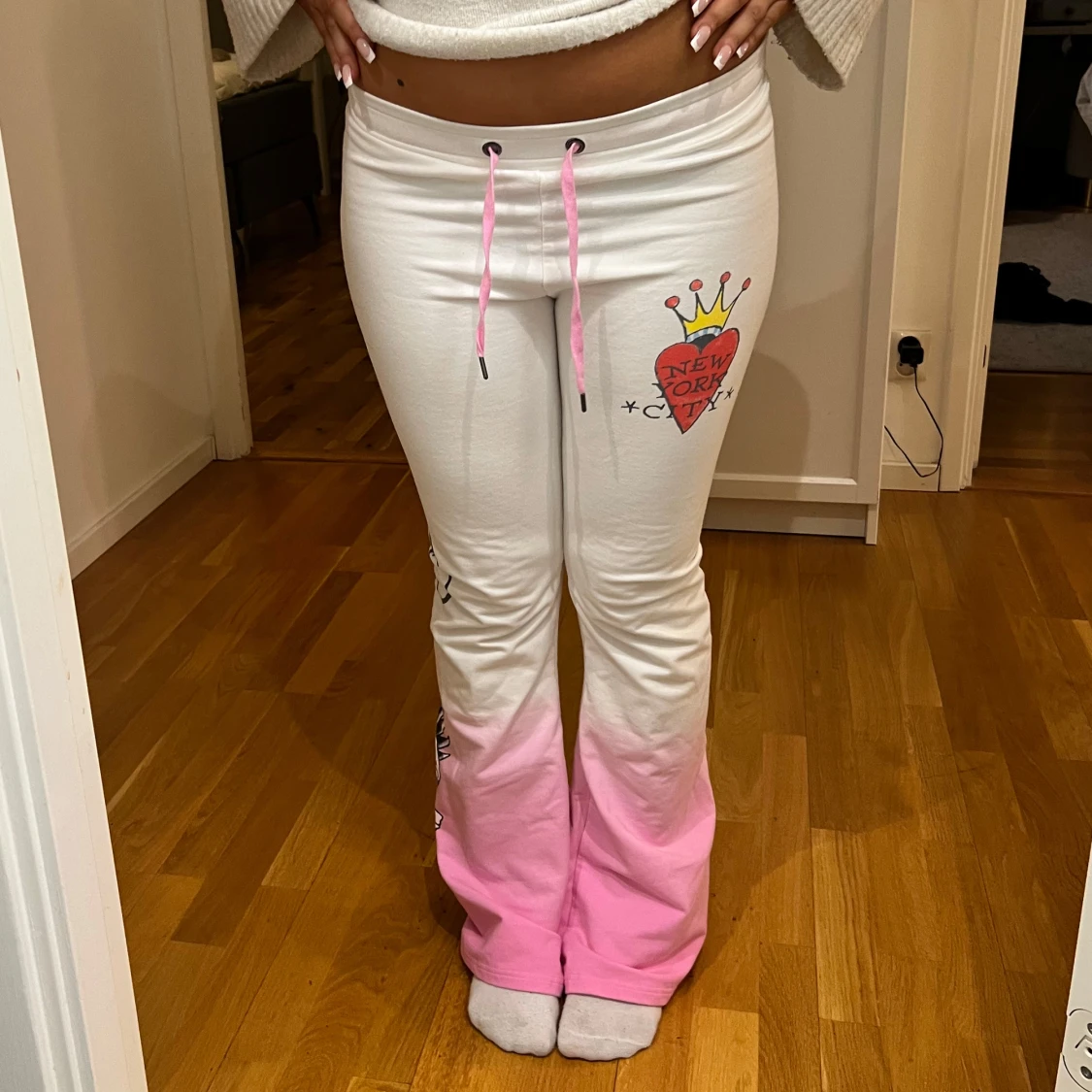 Vita och rosa byxor från Ed Hardy - 1