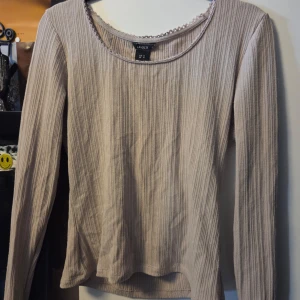 topp - beige topp från lindex i bra skick