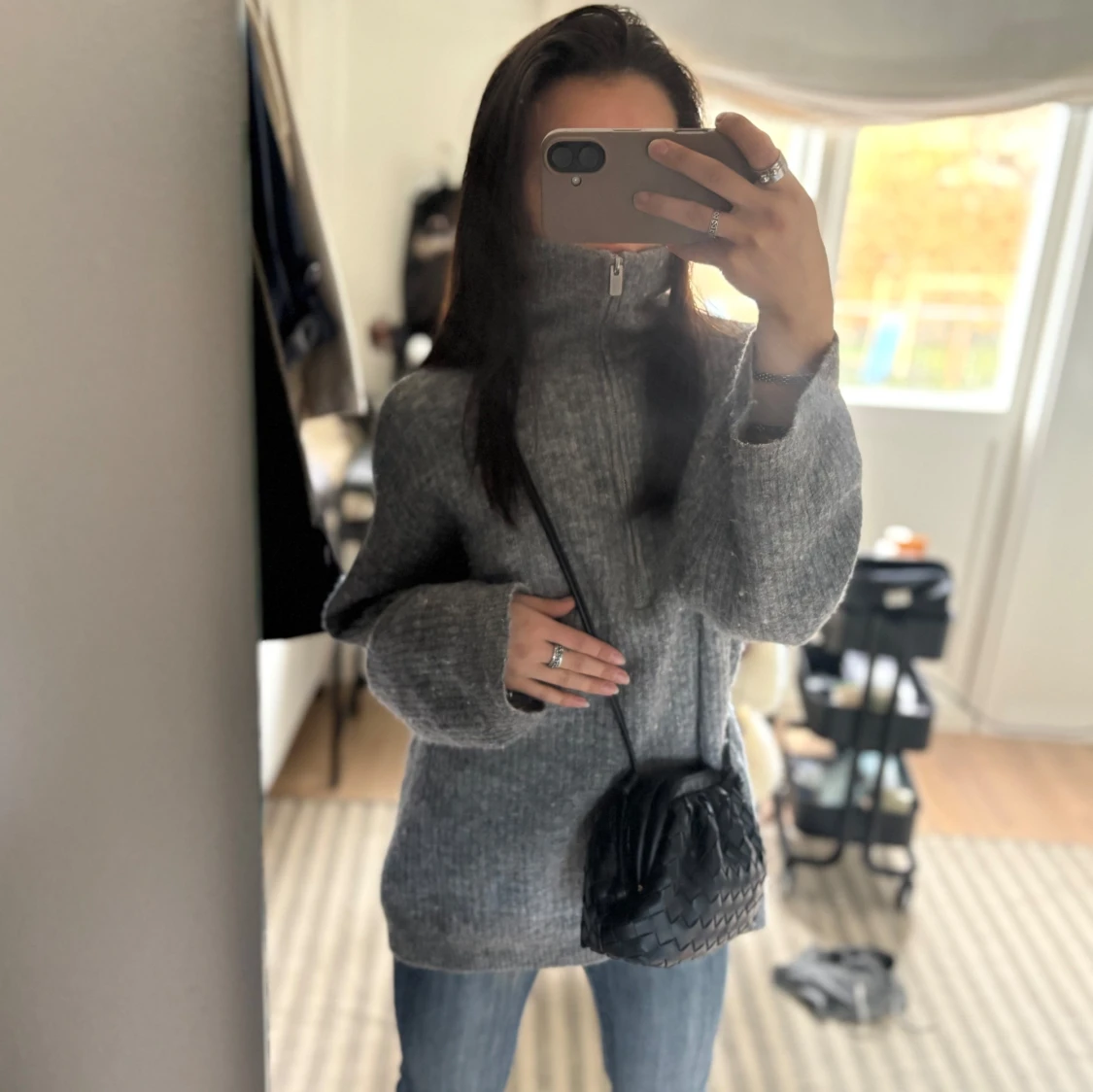 Grå ribbad tröja med dragkedja - 1