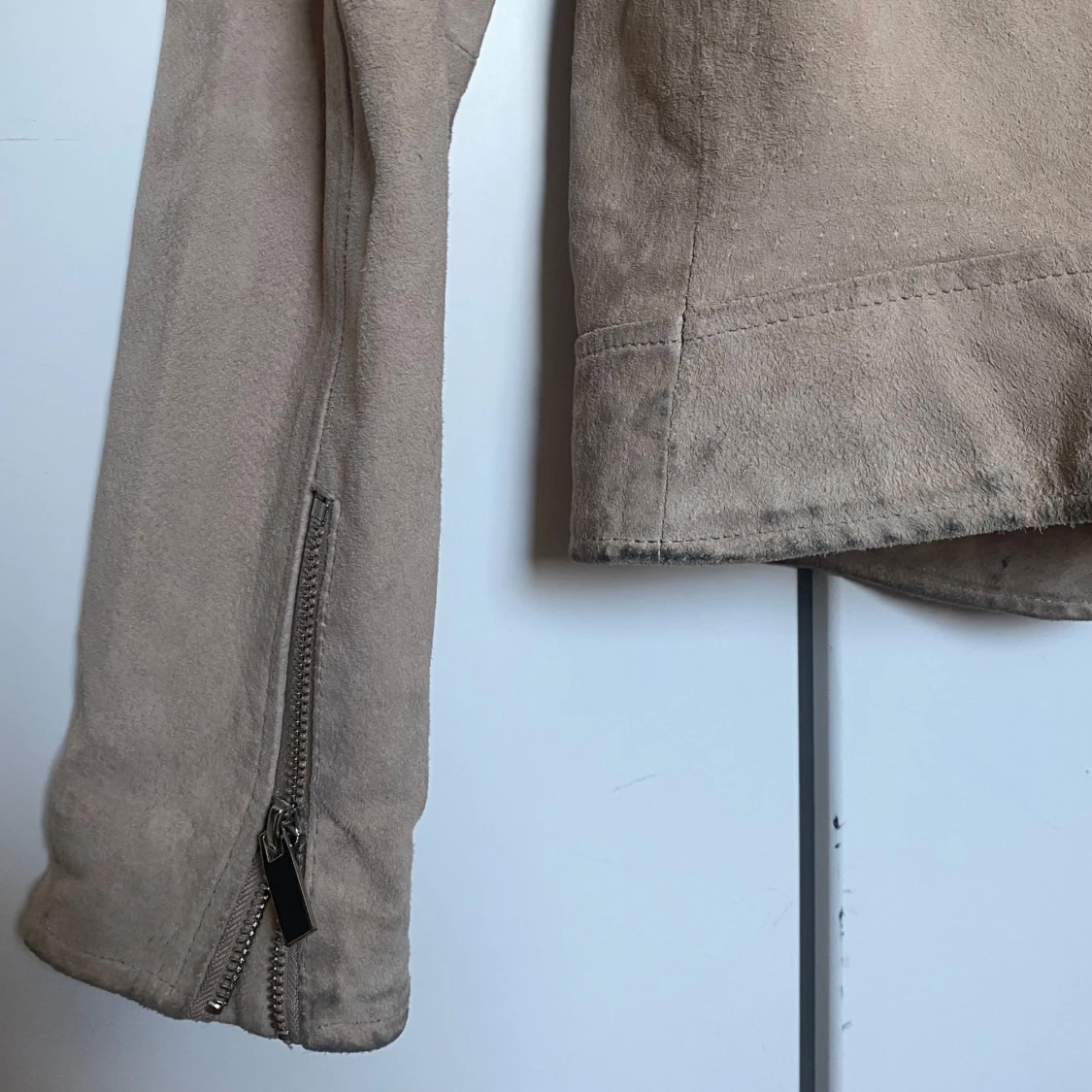 Ljusrosa/ Beige mocka jacka från Mango - 4