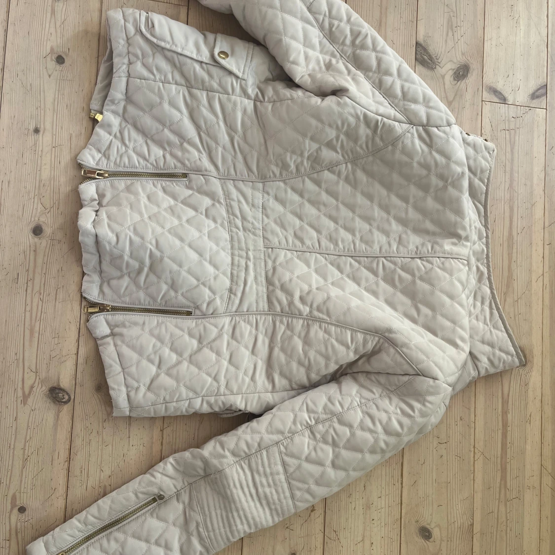 Beige jacka med dragkedjor - 3