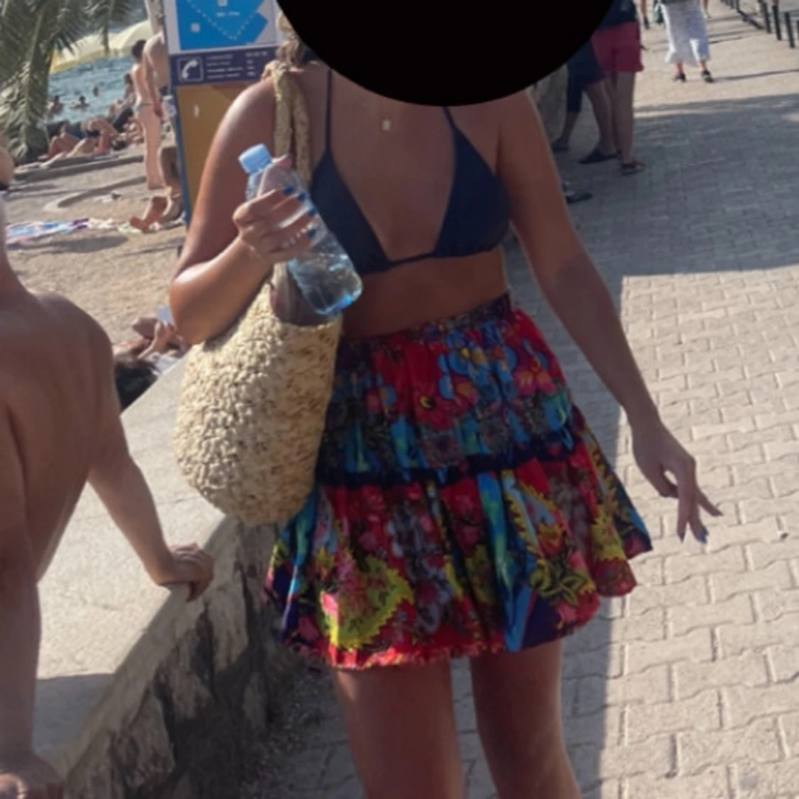 Färgglad klänning med volanger - 1